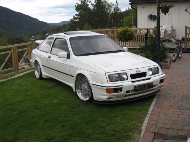 Ford-Sierra-RS-500-Cosworth-1988-in-whit