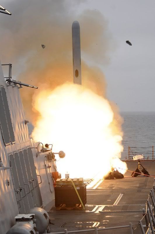 USNUSSSterettDDG-104Tomahawklaunch.jpg