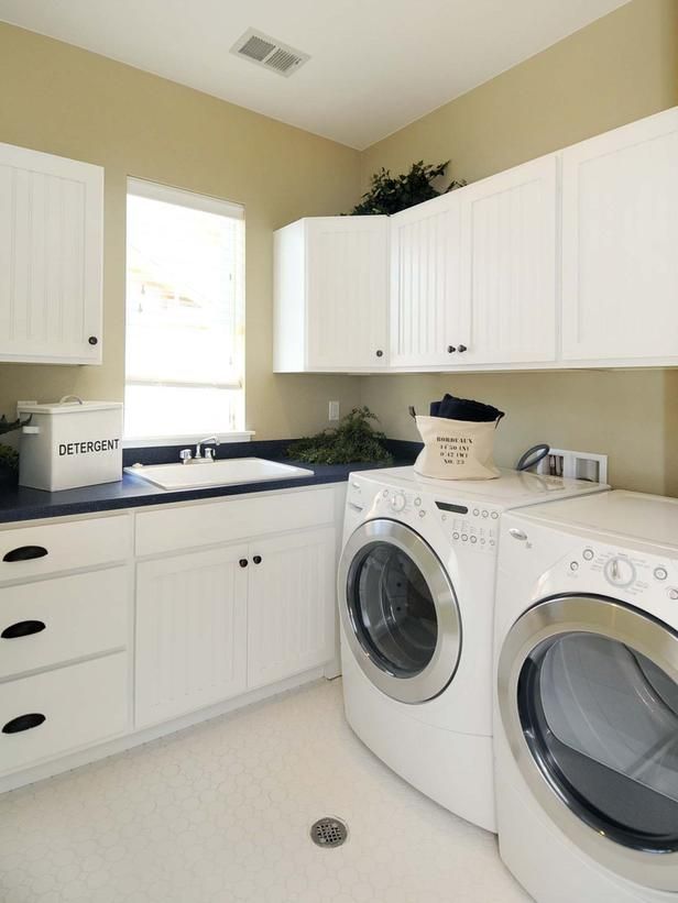  photo DesignLens_white-laundry-room_s3x4_lg_zps3f7c82ec.jpg