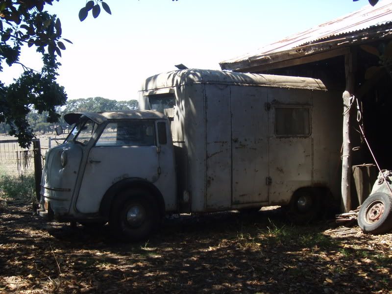 THE KOMBI KONNECTION Tempo Matador