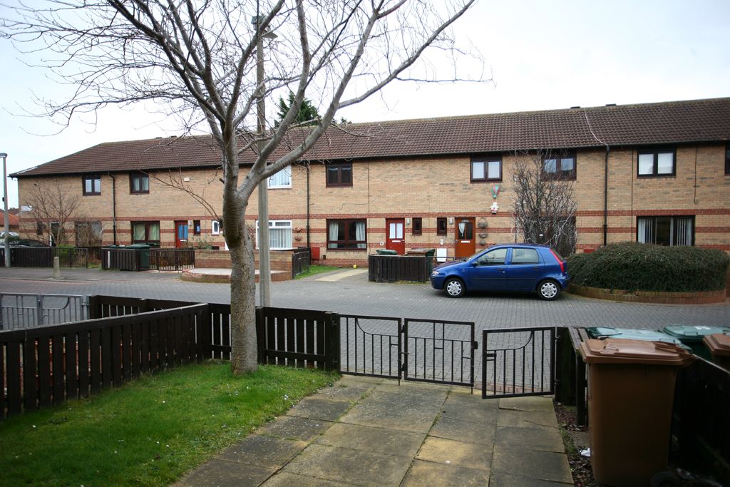 IMAGE: http://i17.photobucket.com/albums/b86/hectormac/24mm.jpg