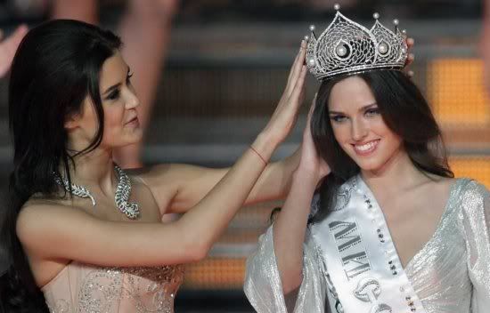 miss russia 2010 irina antonenko 2009 sofia rudieva crowning
