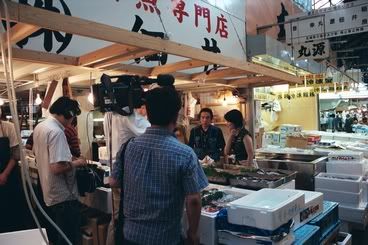 Un equip de la tele al mercat de Tsukiji