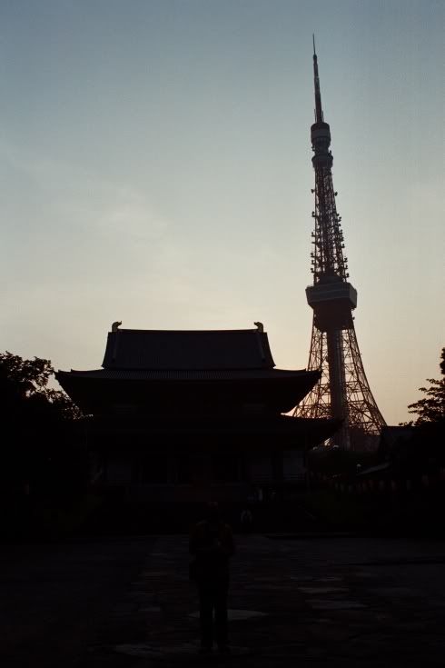 Zojo-ji amb la torre de Tokyo de fons