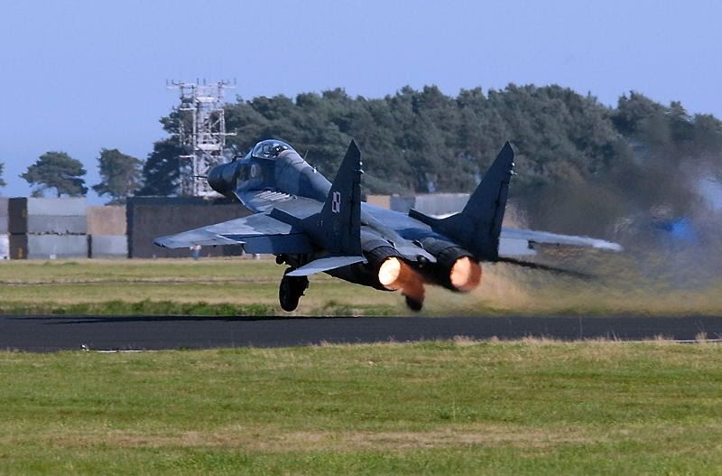 http://i17.photobucket.com/albums/b94/dodrums/leuchars2006/DSC_4342.jpg