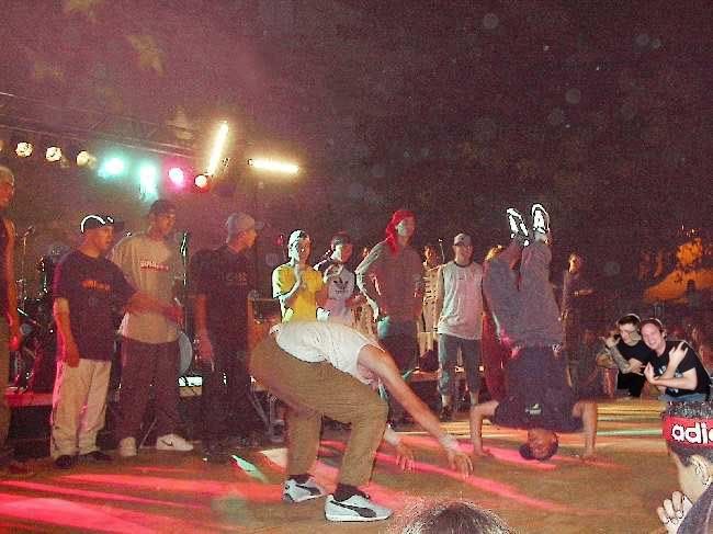 https://i17.photobucket.com/albums/b84/kcos45/breakdancing_support_Im002317copy.jpg