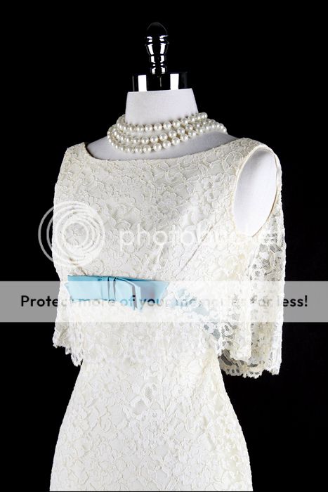 1130  Vtg 60s Ivory Lace Satin Ribbon Hourglass Maxi Wedding Gown 